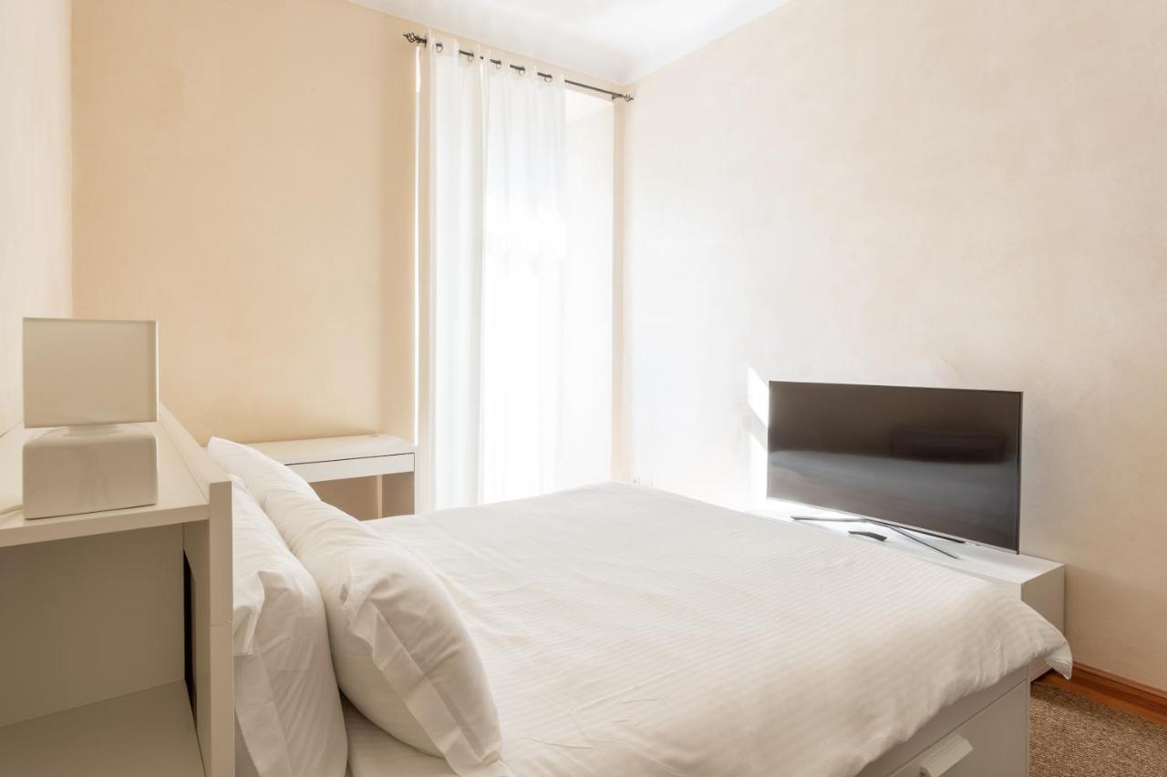 Suite Cavour By Icasamia It Varese Bagian luar foto
